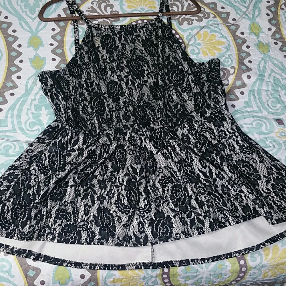 Wet seal flared out top